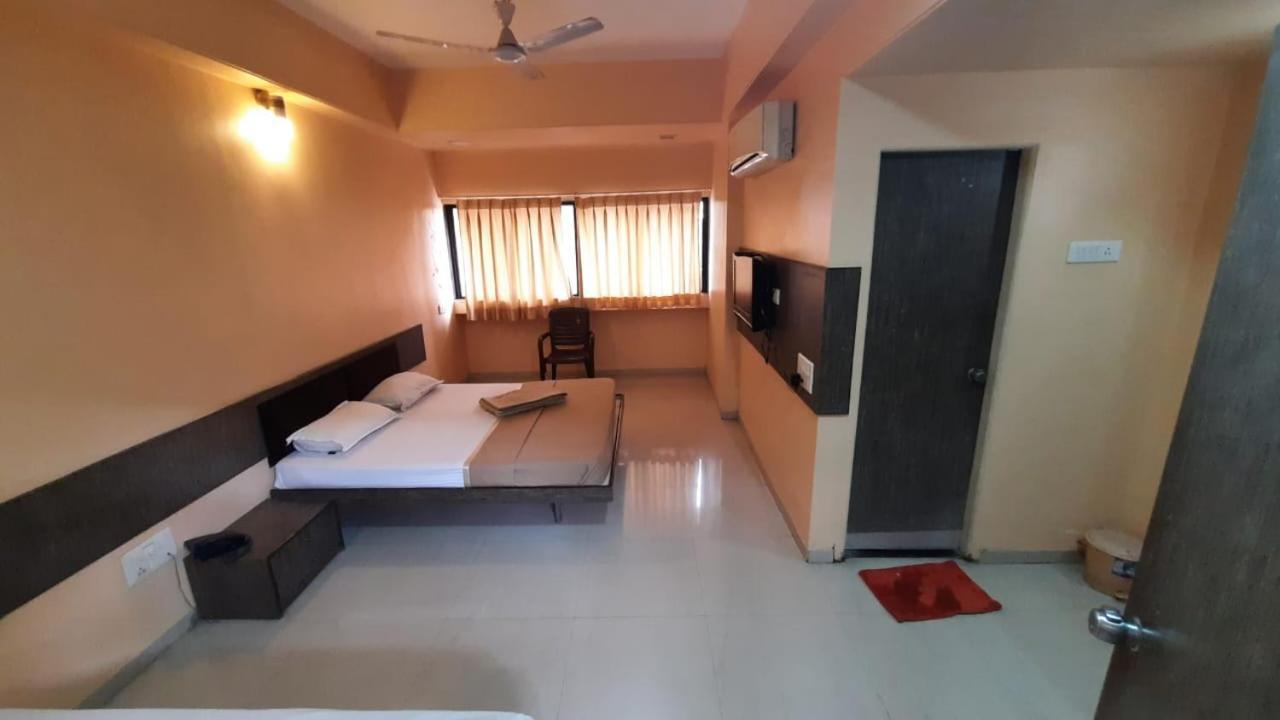 Sugandha Lodge Solapur Exterior photo