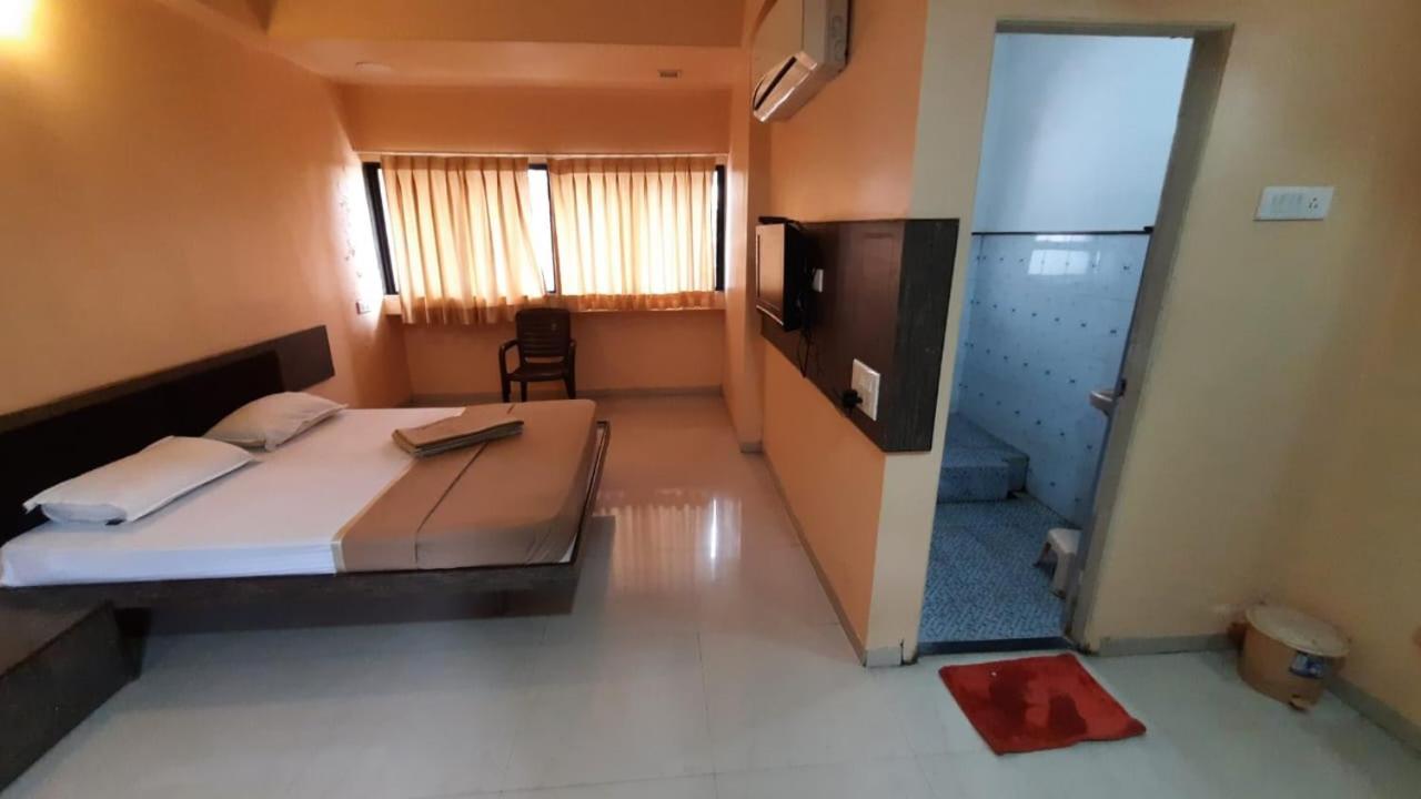 Sugandha Lodge Solapur Exterior photo